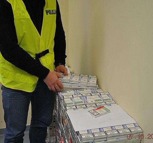 Fiat pełen papierosów o wartości 125 tys. zł