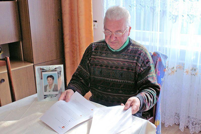 Nie dostał aktu zgonu żony, bo… umarła w sobotę!