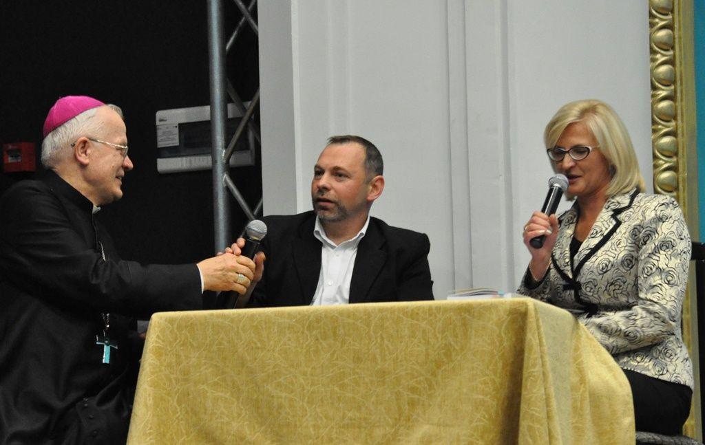 Zaczęło się od kanapek – Tomasz Krzyżak o inspiracji do napisania biografii abpa Michalika