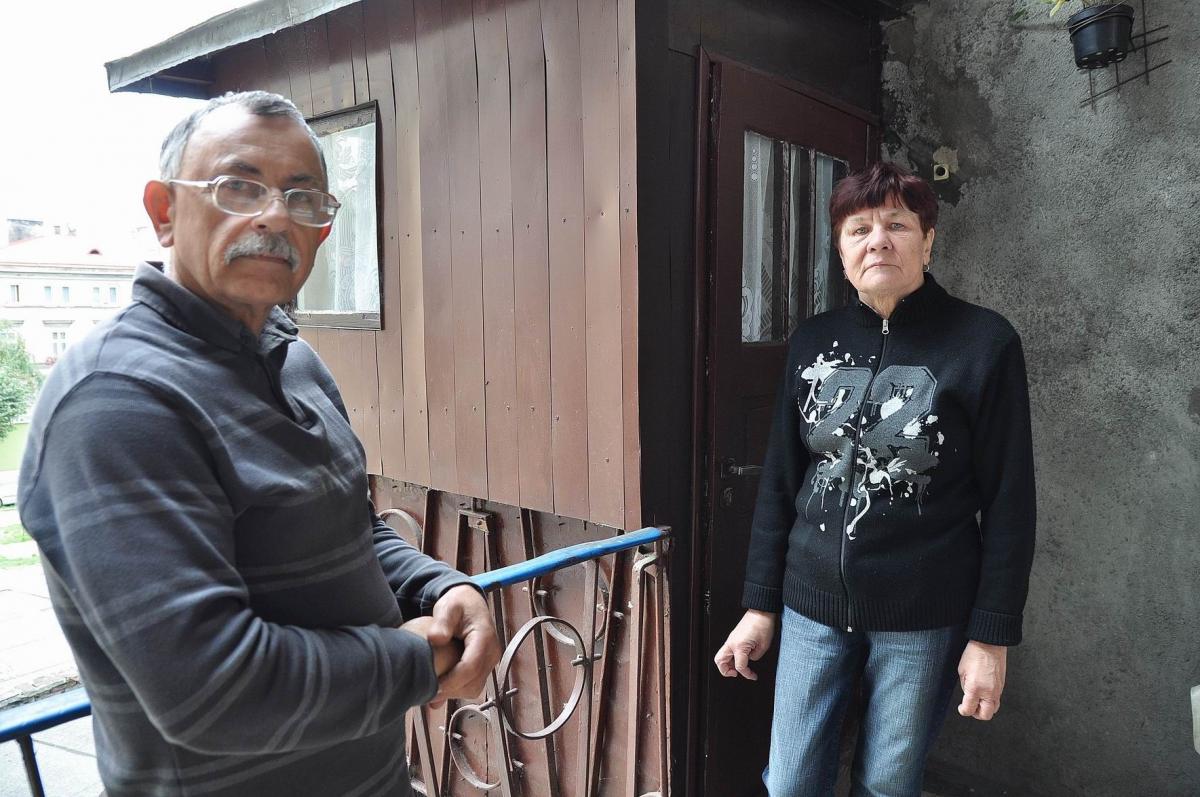 Bezduszność przepisów. Małżeństwo musi rozebrać ganek