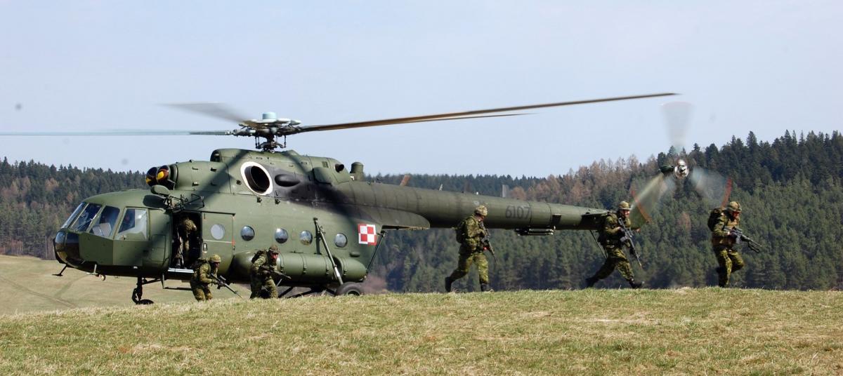 Wojskowe śmigłowce nad naszymi głowami