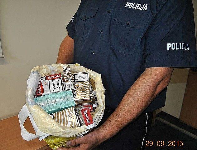 Wiózł nielegalne papierosy. Miał stłuczkę