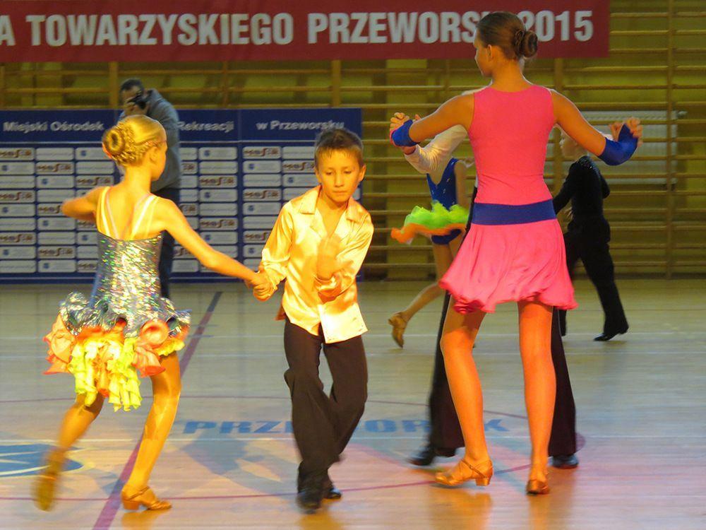 Samba, rumba, tango, walc podczas pokazu tańca [GALERIA]