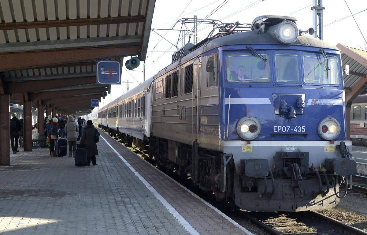 Weekendowy bilet na pociąg kupisz w internecie