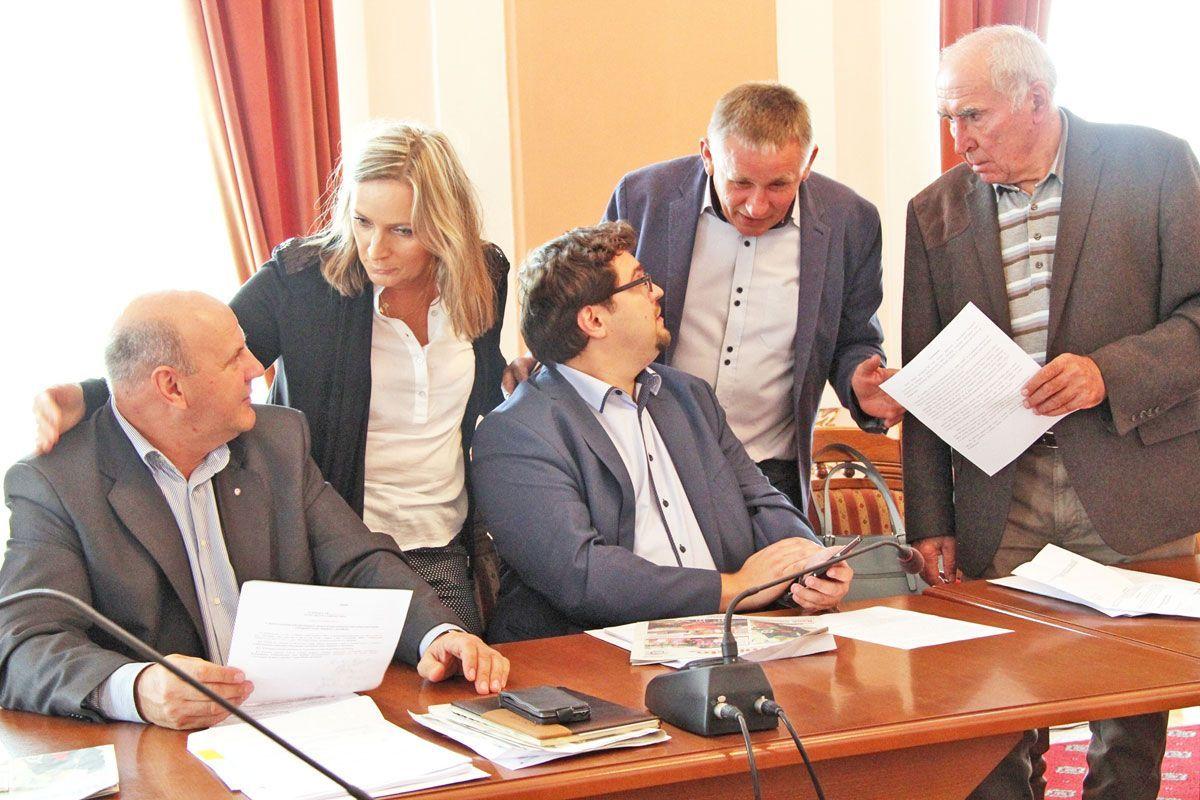 Czy dojdzie do czołowego zderzenia radnych z burmistrzem?