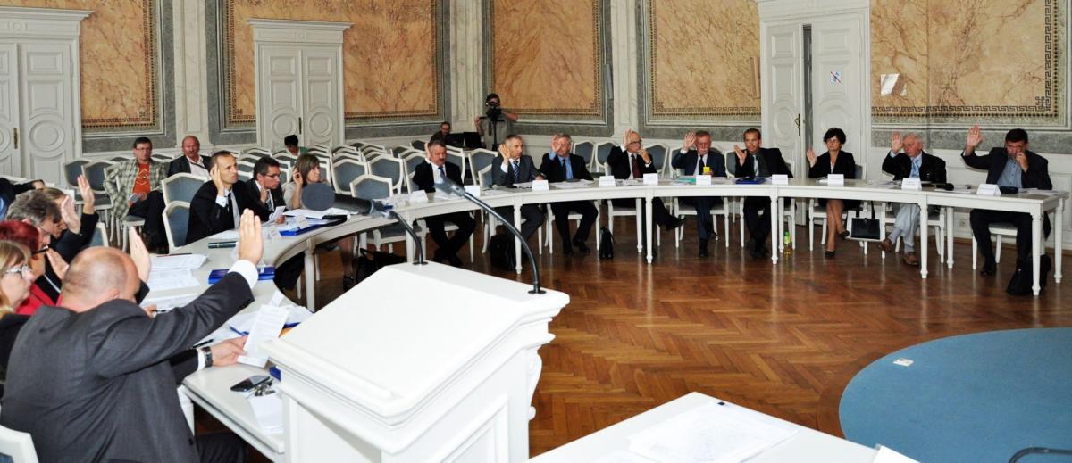Pierwsze pół godziny 1 zł, potem 2 zł za parkowanie