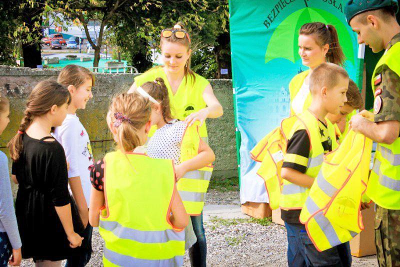 Pokaz Bezpieczna szkoła przy drodze w Jarosławiu