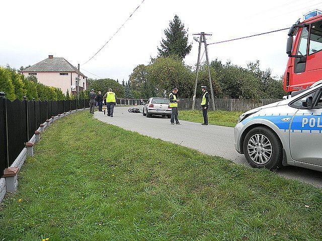 Zderzenie skutera z osobówką. Na miejscu śmierć poniósł 17-latek
