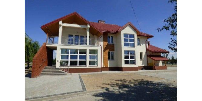 Przedszkolaki w nowym budynku