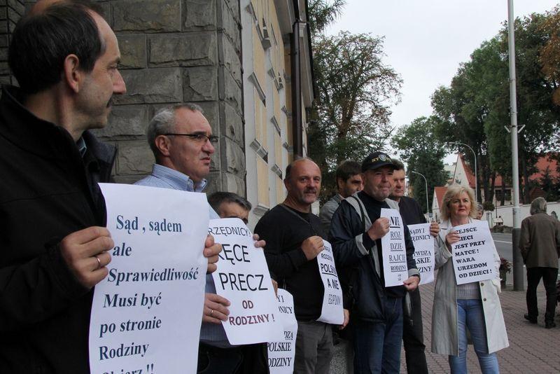 Odebrano im siedmioro dzieci. Rodzina potrzebuje pomocy