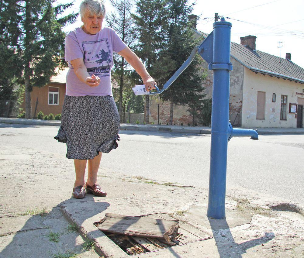 Dziura przy studni zostanie załatana