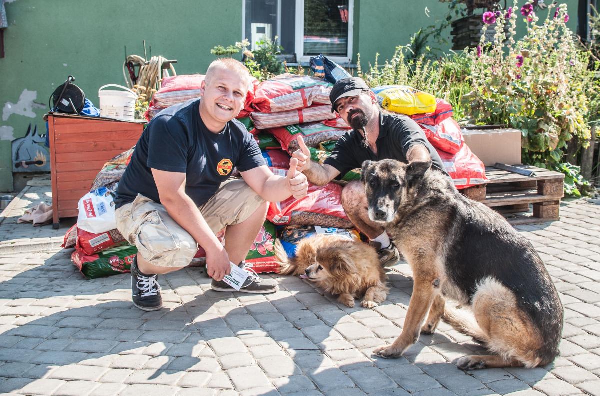 Zawieźliśmy karmę dla bezdomnych psów