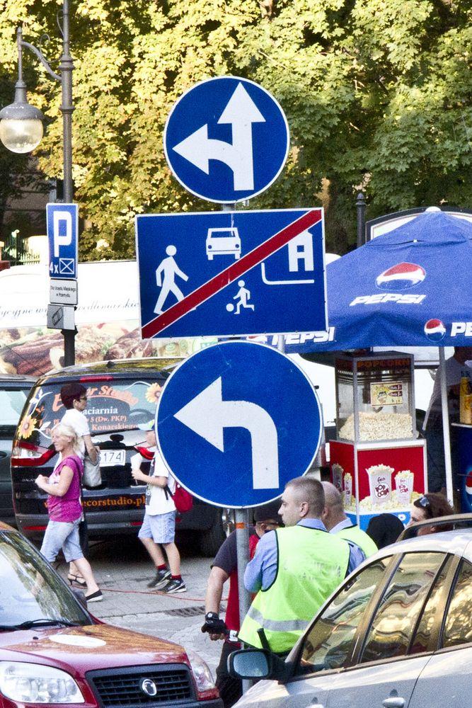 Okiem czepialskiego: Który znak ważniejszy?