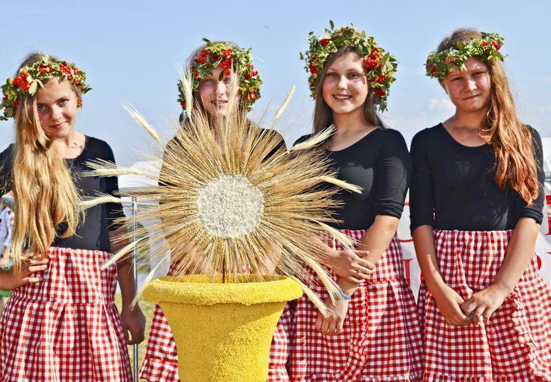 Powiatowe dożynki na Kalwarii Pacławskiej [GALERIA]