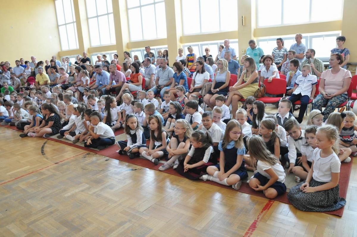 Pierwszy dzwonek dla 756 uczniów