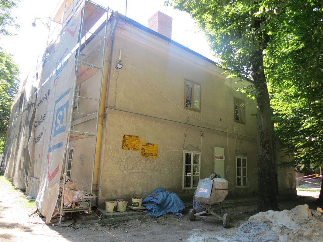 Trwa remont dachu oficyny w Zespole Pałacowo-Parkowym w Przeworsku
