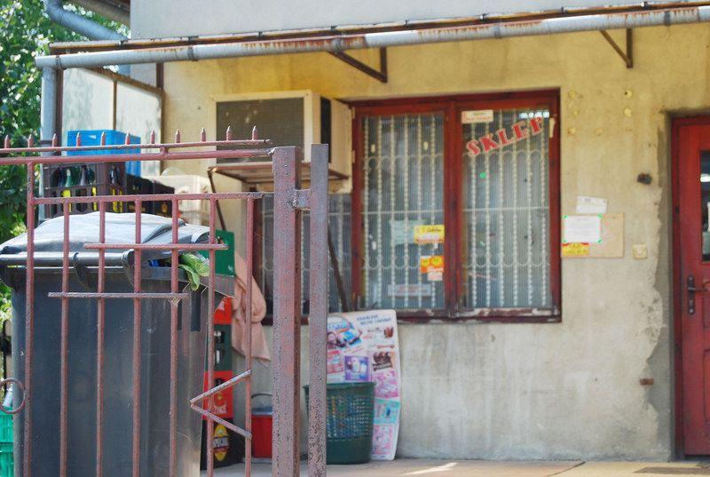 Na własną rękę walczą z pijaństwem pod sklepem