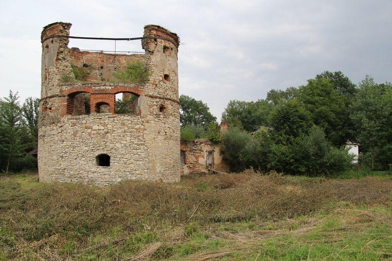Zmienili decyzję. Sami się wezmą się za remont baszty i dworu