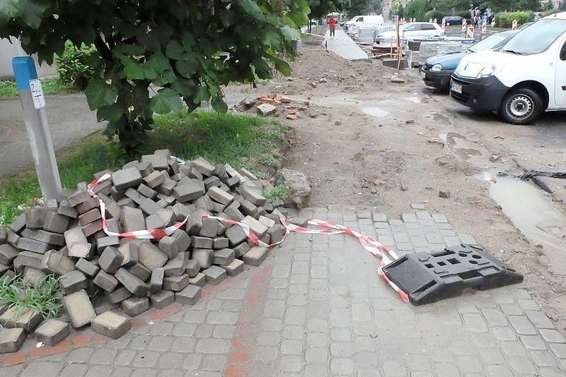 Dziwny remont na Rogozińskiego