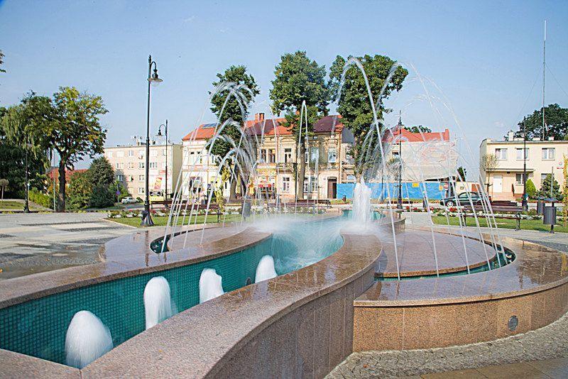 Malownicze alejki w parku, odrestaurowany Rynek – nowe oblicze Dynowa