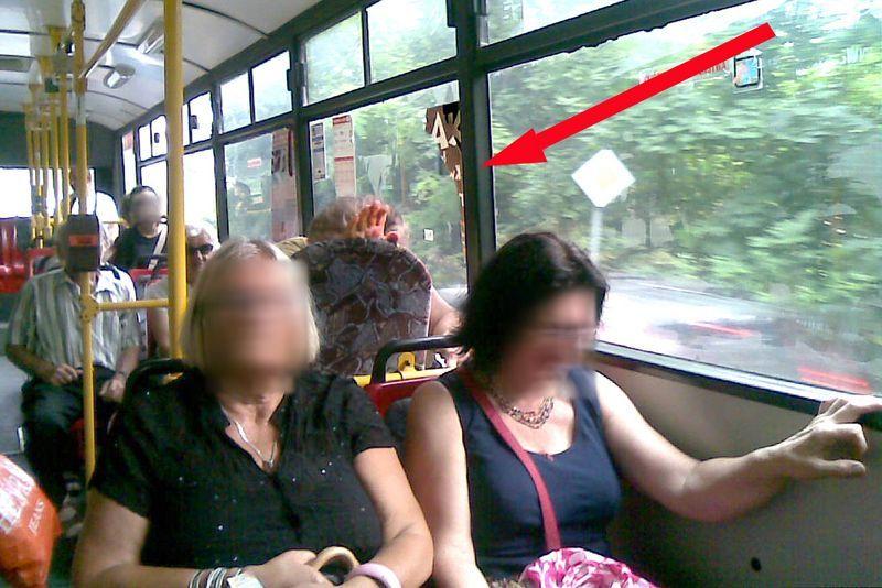 Plakatofobia. Incydent w autobusie