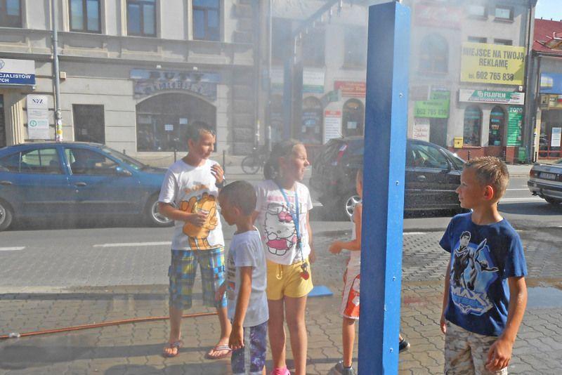 Radość dla dzieci, ochłoda dla dorosłych. Kurtyny wodne w Jarosławiu