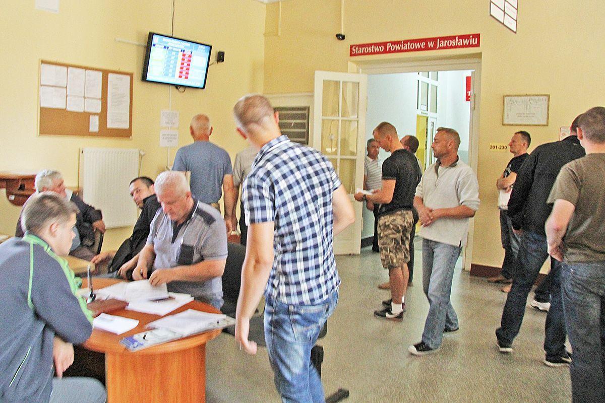 Sprzedawał miejsce w kolejce do rejestracji pojazdów
