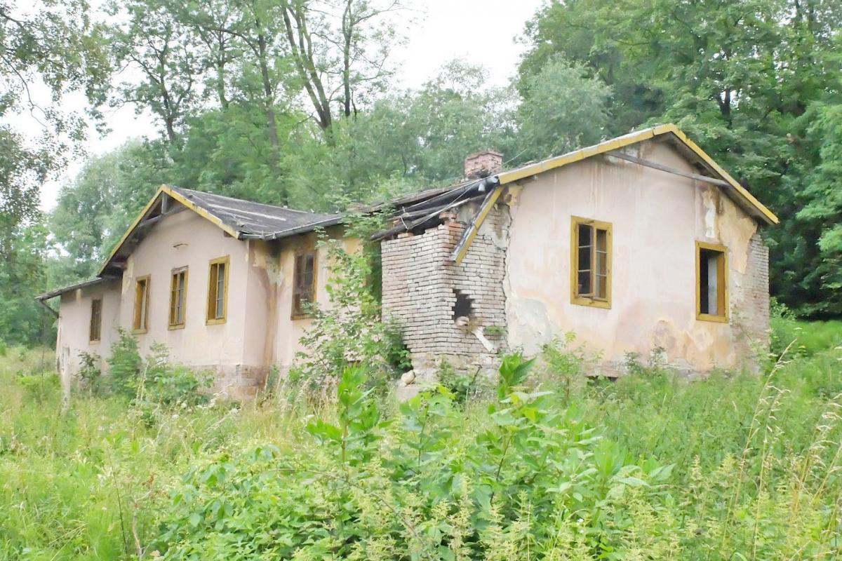 Chcą przenieść dwa budynki za miasto
