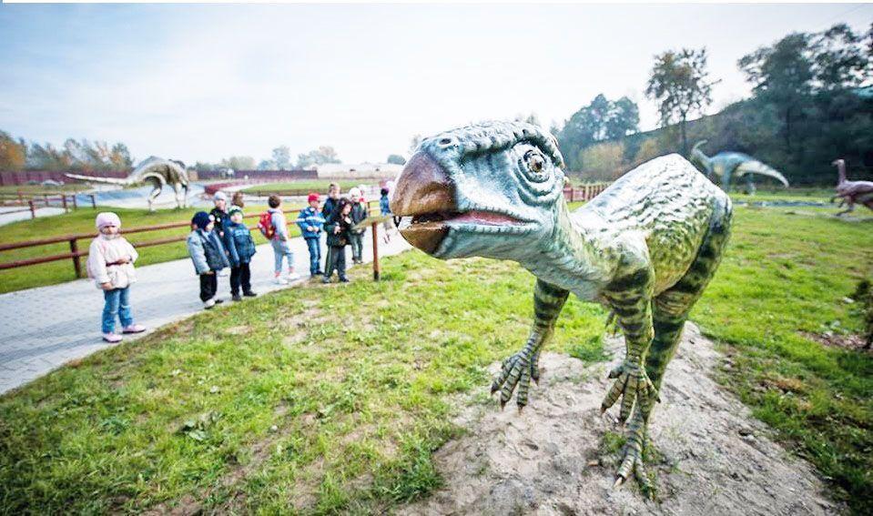 Kino letnie w Dinozekolandii w Radymnie