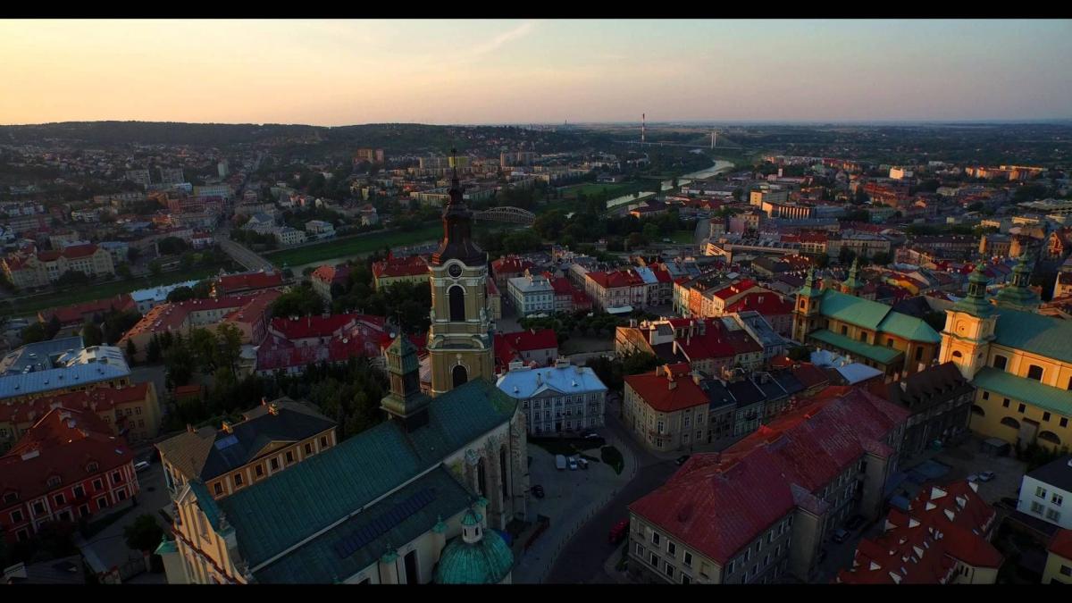 Lot nad katedrą – Przemyśl okiem drona