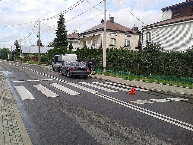 Rowerzysta wjechał pod samochód. Dostał mandat