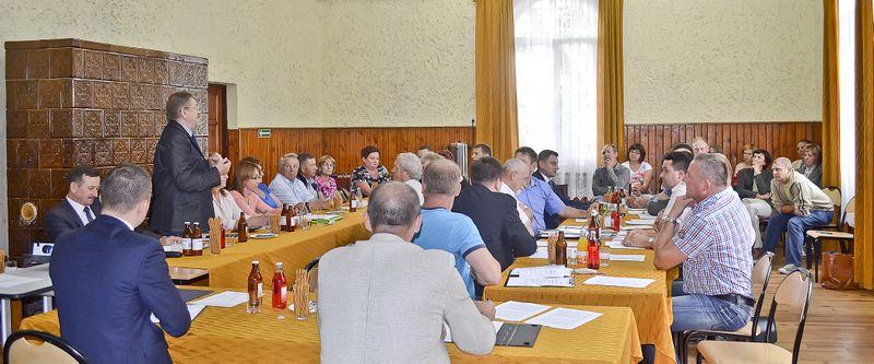 Władza oszczędza kosztem dzieci