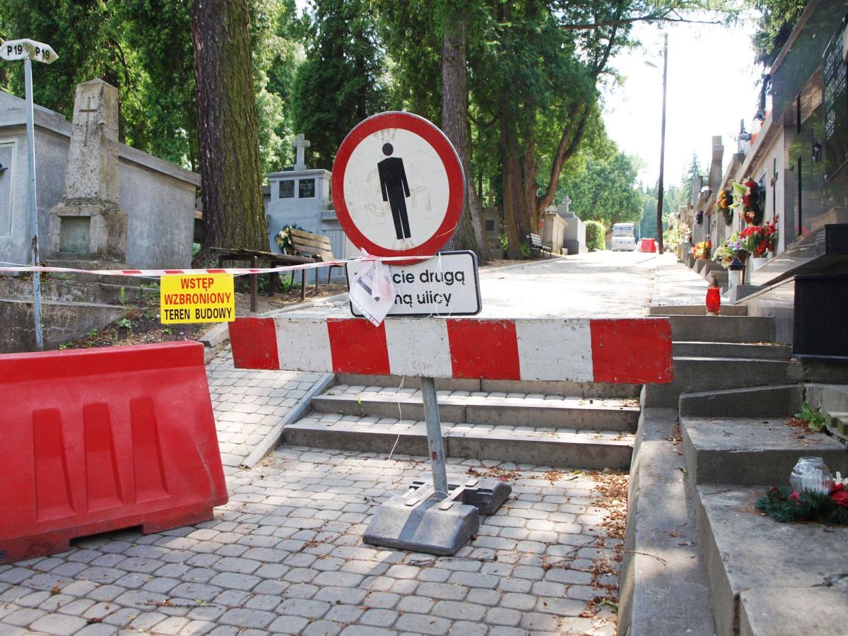 Czy grobowcom na cmentarzu przy Słowackiego grozi dewastacja? 