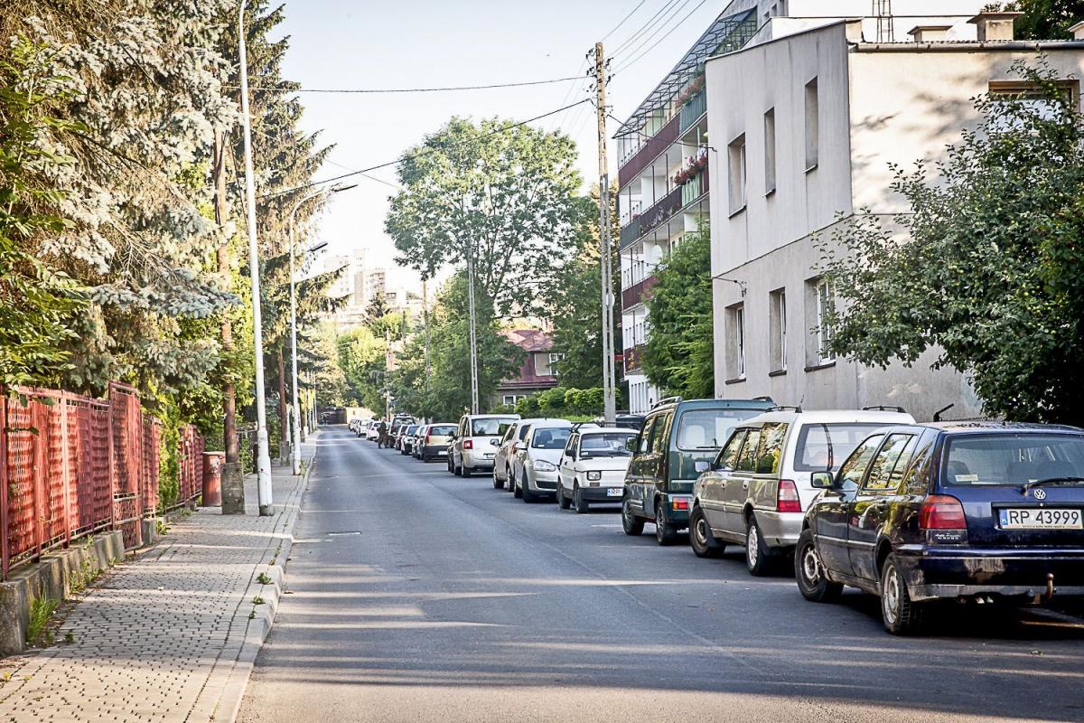 Zuchwały rozbój. Fałszywi policjanci napadli 26-latka 