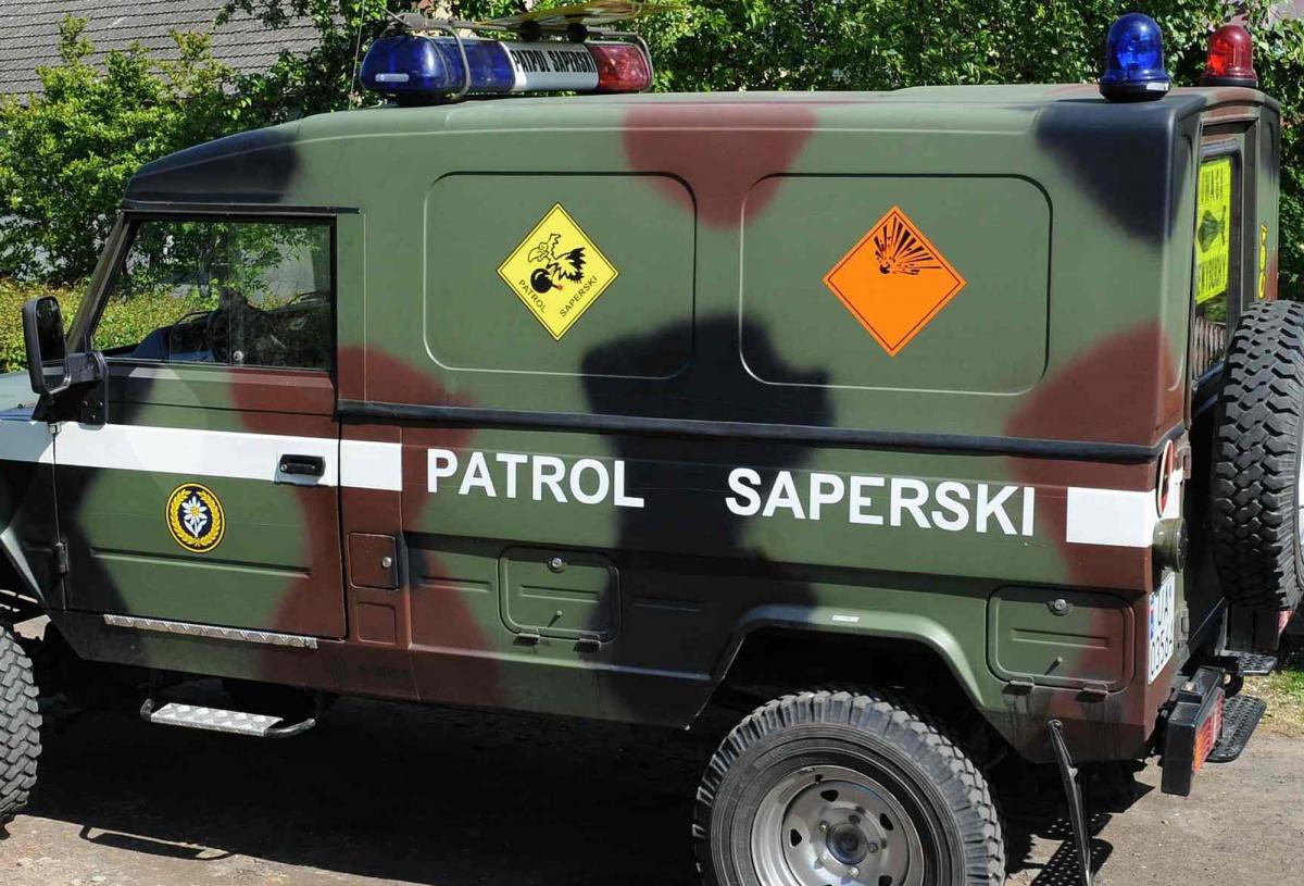 Fragment pocisku artyleryjskiego pod ławką