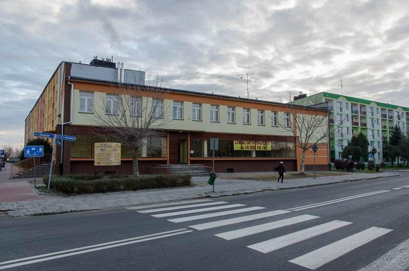 W miejscu poczekalni powstał sklep. Co z pasażerami?