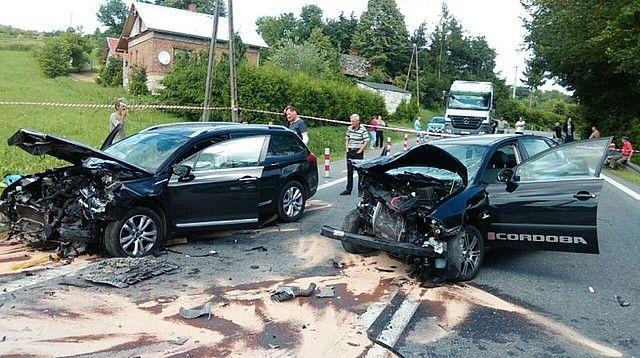 Czołówka na krajowej 19. Pasażerka seata śmigłowcem przewieziona do szpitala