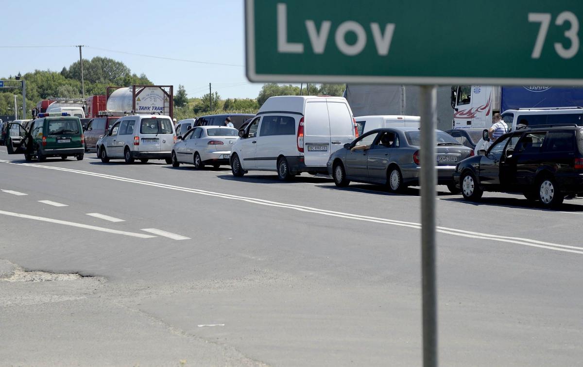 Policjanci chcieli dać kierowcy mandat i punkty. Sąd tylko naganę