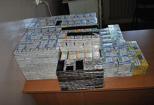 Papierosy bez akcyzy woził pod tylnym siedzeniem