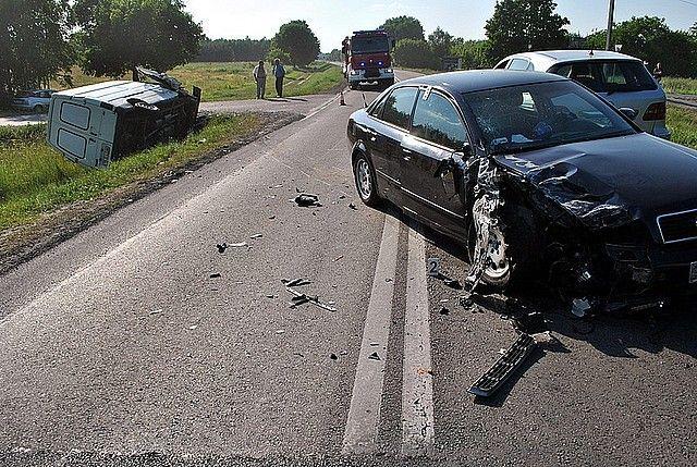 Zderzenie trzech pojazdów, dwie osoby ranne