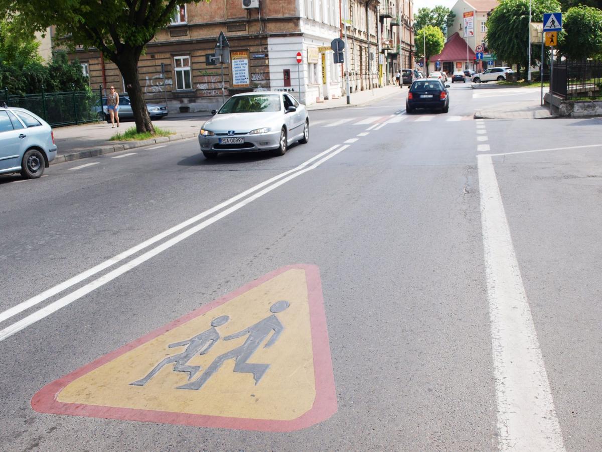 Apel o montaż progów zwalniających przy Glazera i Świętego Jana