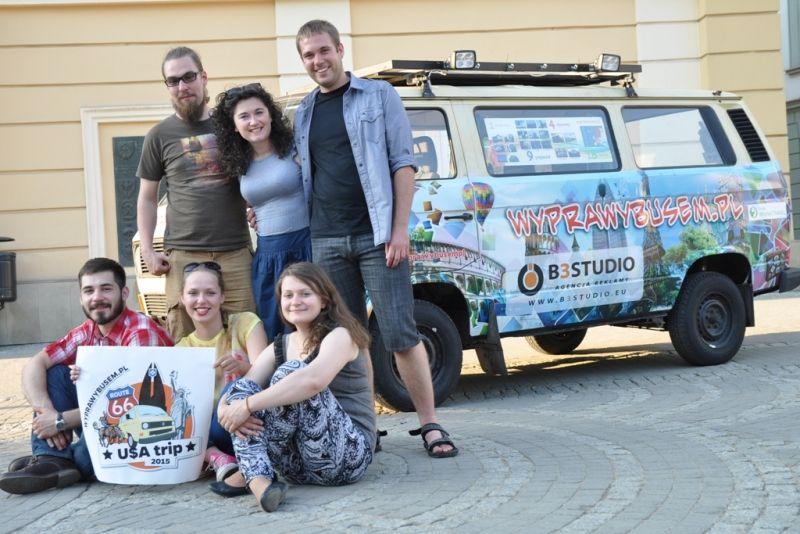 27-letni bus będzie ich domem [WIDEO]