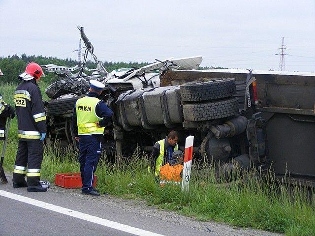 Tragiczny wypadek. Zginęły dwie osoby, trzy kolejne zostały ranne [ZDJĘCIA]