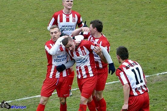 Orzeł zremisował w Rzeszowie ze Stalą! Derby na remis