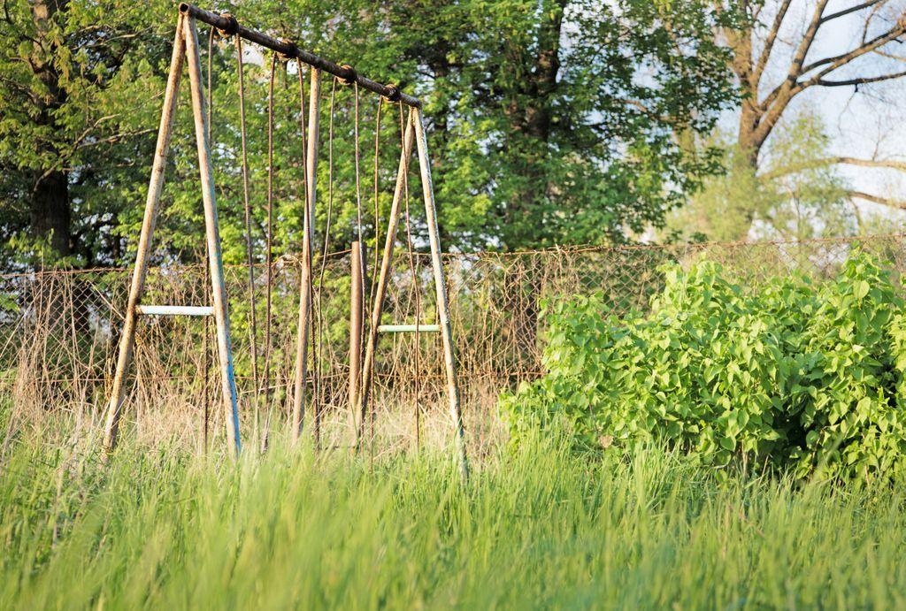 Rok temu otworzyli park rozrywki. Dziś tylko porasta trawą