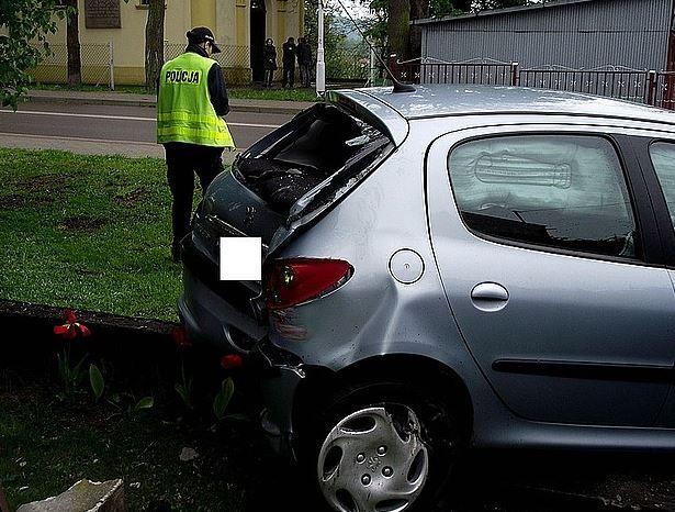 Wjechała w ogrodzenie. Była trzeźwa
