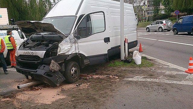 Zderzenie trzech pojazdów na głównym skrzyżowaniu