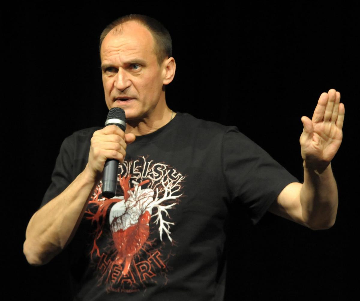 Paweł Kukiz na zamku i w... hobbitówce