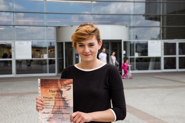 Pierwsze triumfy młodej fryzjerki