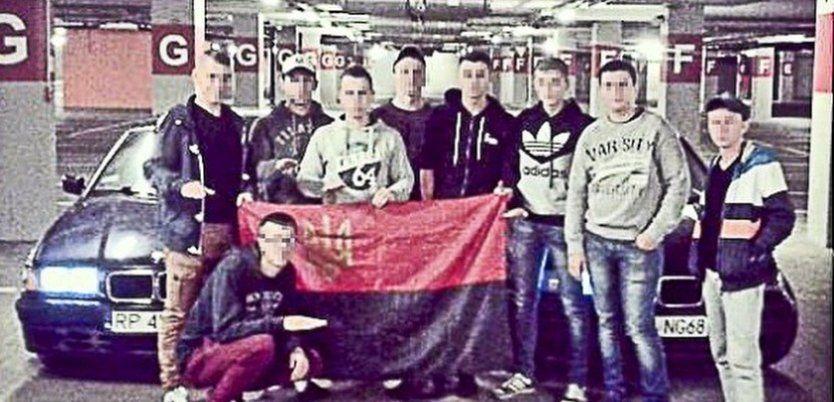 Studenci PWSW ukarani za zdjęcia z flagą UPA